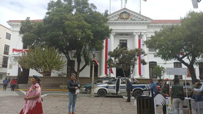 Gobernación de Tarija invita a vivir la magia de la Navidad con luces y entrada especial
