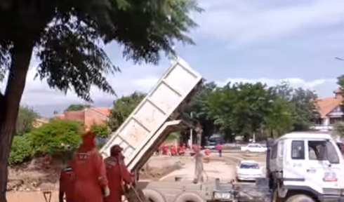 Alcalde de Tarija garantiza atención a zonas inundadas por lluvias recientes