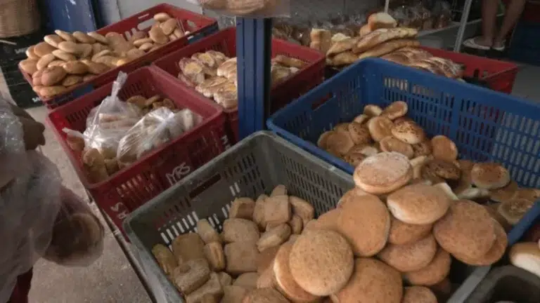 Precio del pan se mantiene en 50 centavos en mercados, pero tiendas de barrio fijarán su costo libremente