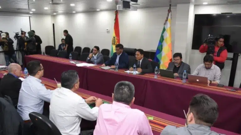 Gobierno e industria oleaginosa buscan soluciones tras suspensión de exportaciones de aceite