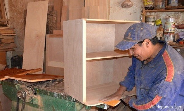 Carpinteros de Tarija reportan pérdidas del 50% debido a la competencia de muebles importados