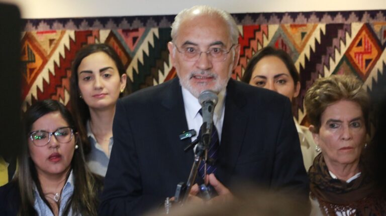 Carlos Mesa revela un acuerdo con el bloque opositor que no se concretó tras la alianza de Tuto Quiroga con el FRI