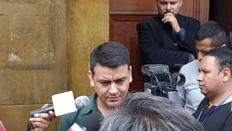 Alan Barca responde a acusaciones y defiende decisión sobre la Ley del 45%