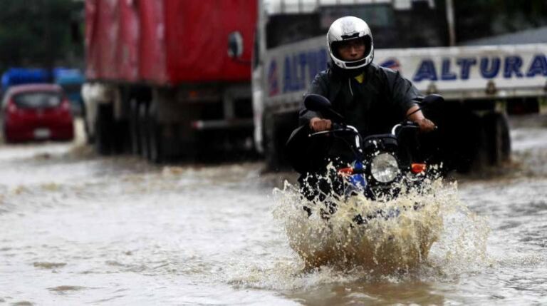 Alertas por Lluvias e Inundaciones en Ocho Departamentos hasta el 12 de Diciembre