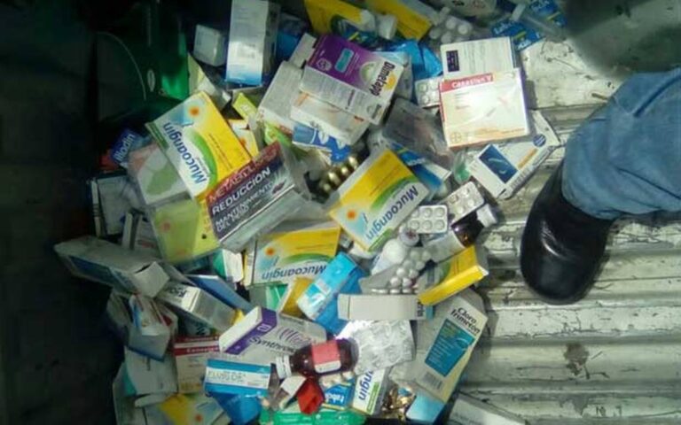 En Tarija decomisan medicamentos comercializados ilegalmente en mercados