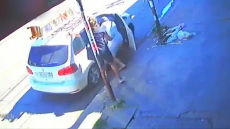 Robo de auto termina en pánico: delincuente no se percató que había una niña dentro