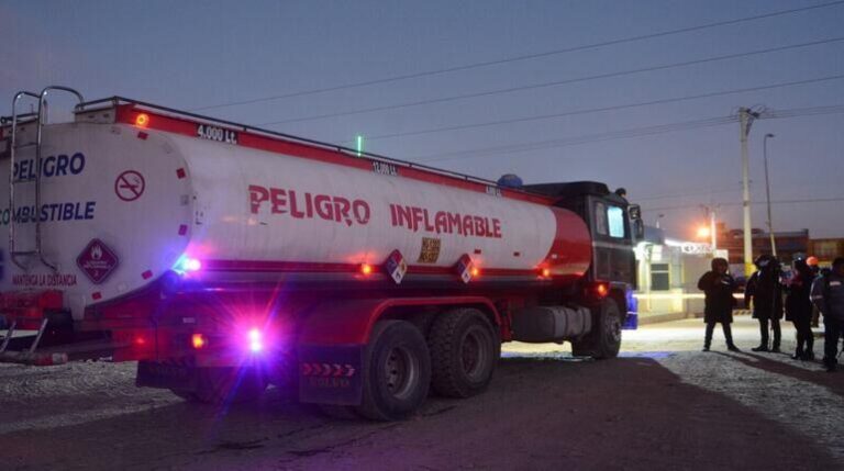 Gobierno boliviano flexibiliza trámites para la importación privada de combustibles