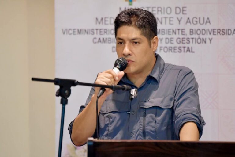 Exministro Alan Lisperguer acumula bienes y está en paradero desconocido