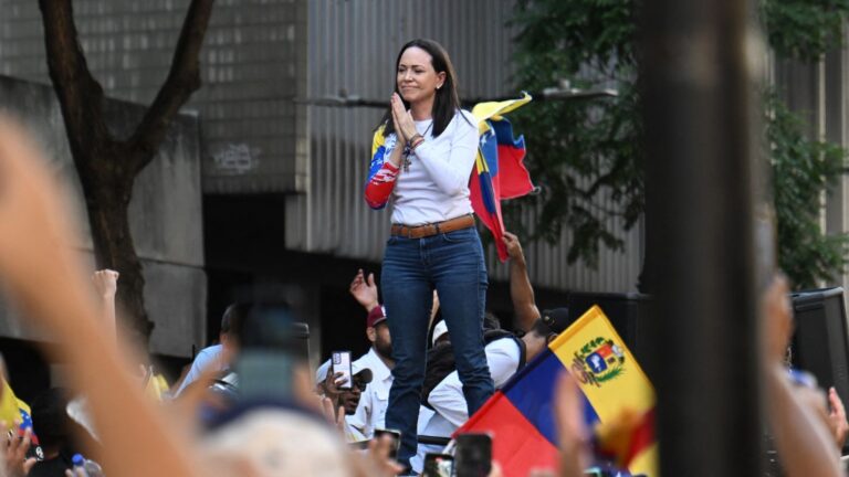 Tensión en Venezuela: Arresto de María Corina Machado y Protestas Masivas Contra Maduro