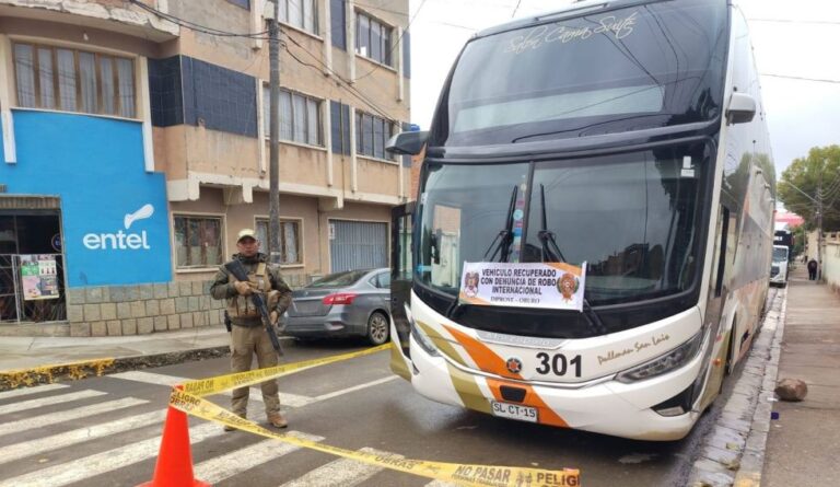 Recuperan en El Alto un bus robado en Chile que iba a ser comercializado en Oruro