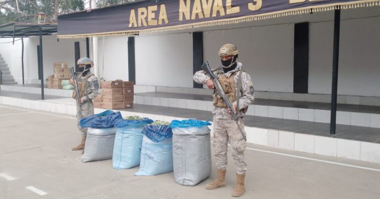 Armada Boliviana da golpe al contrabando en Bermejo y comisa mercancía valuada en Bs. 51.000
